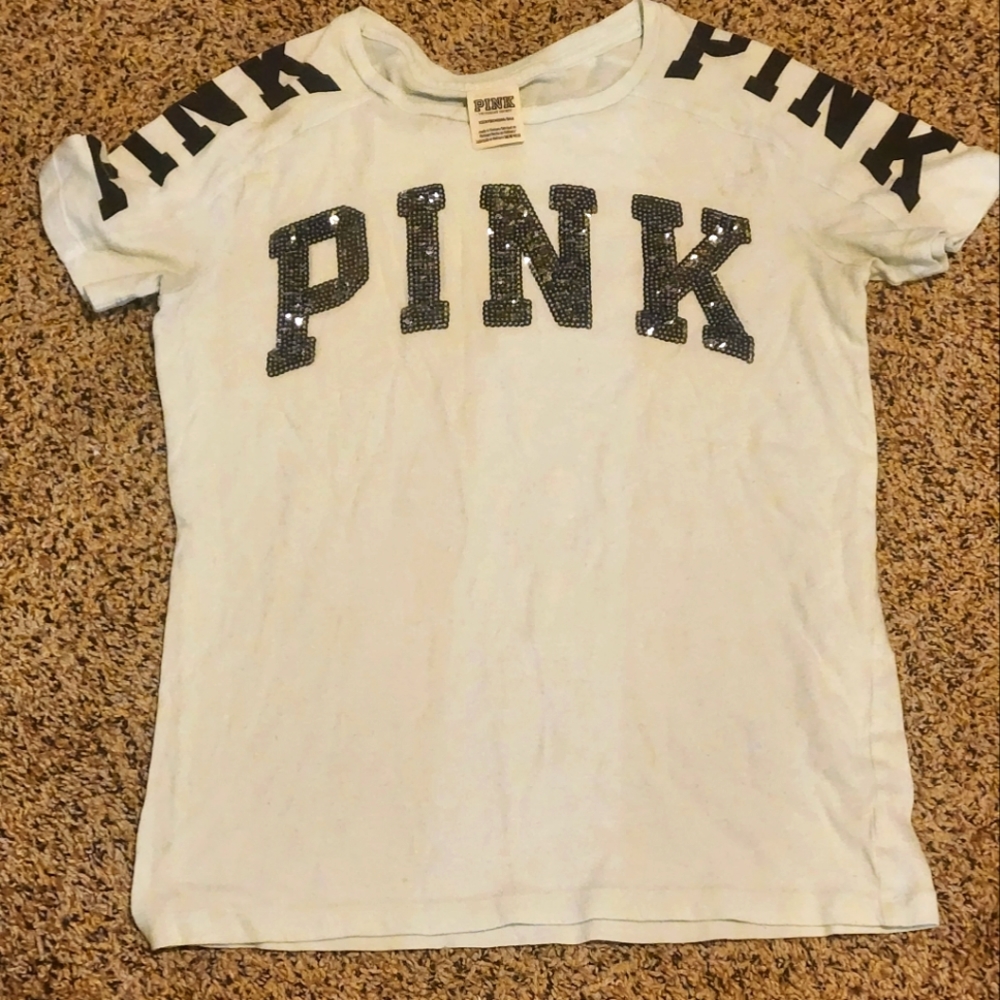 VS Pink tee